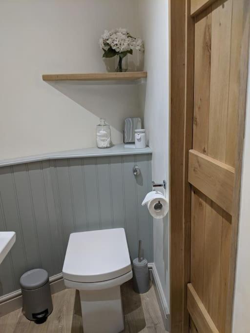 Barley - Cosy Stylish Apartment - Easy Access To Bath And Many Nearby Attractions Box  Exterior photo
