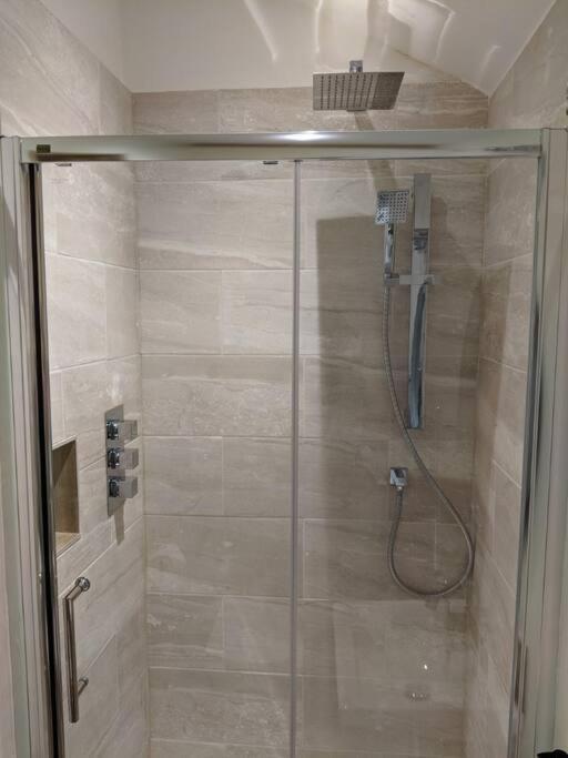 Barley - Cosy Stylish Apartment - Easy Access To Bath And Many Nearby Attractions Box  Exterior photo